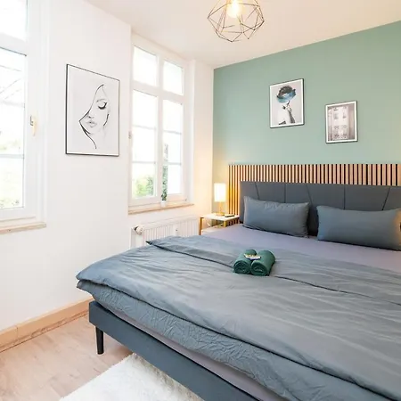 Smart - - Perfect For 5 Guests! Netflix - - Smart Tv - Free Parking Zone Apartment *