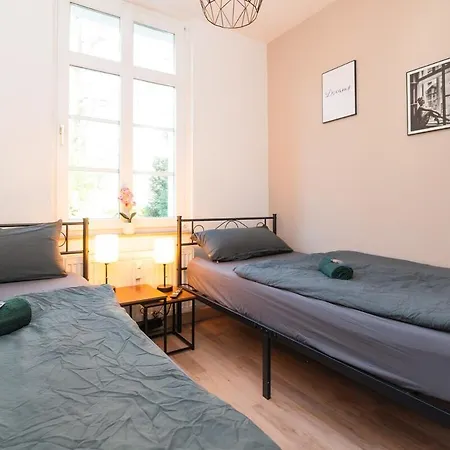 Apartment Smart - - Perfect For 5 Guests! Netflix - - Smart Tv - Free Parking Zone *