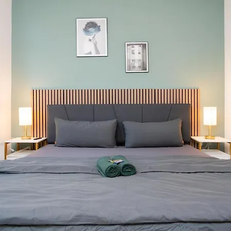Smart - - Perfect For 5 Guests! Netflix - - Smart Tv - Free Parking Zone Apartment Wuppertal
