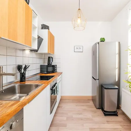 Smart - - Perfect For 5 Guests! Netflix - - Smart Tv - Free Parking Zone Apartment *