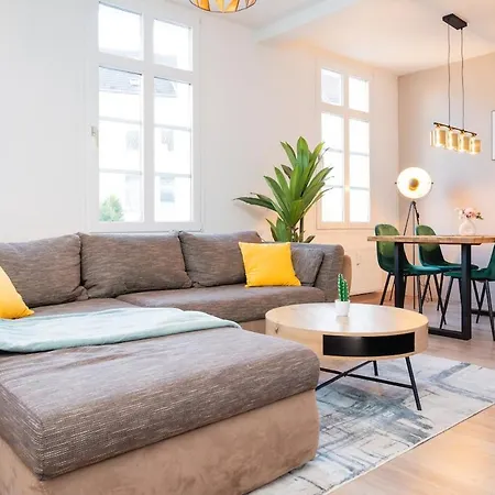 Smart - - Perfect For 5 Guests! Netflix - - Smart Tv - Free Parking Zone Apartment