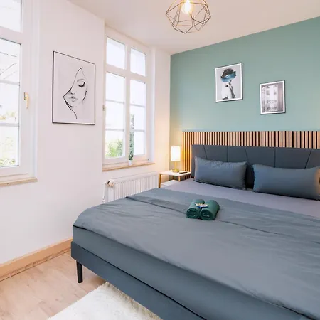 Smart - - Perfect For 5 Guests! Netflix - - Smart Tv - Free Parking Zone Apartamento Wuppertal