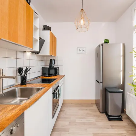 Smart - - Perfect For 5 Guests! Netflix - - Smart Tv - Free Parking Zone Apartment